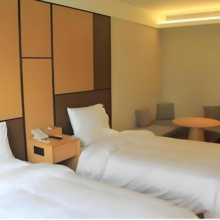 Ji Hotel Shanghai The Bund Tiantong Road Exterior photo