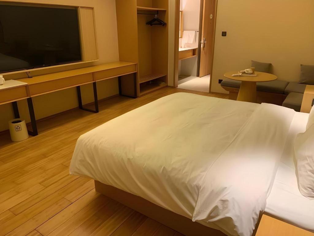 Ji Hotel Shanghai The Bund Tiantong Road Exterior photo